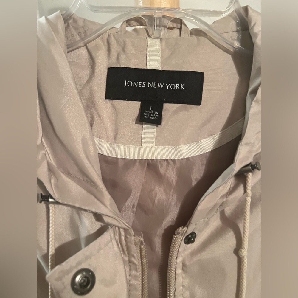 Jones New York Women's Light Tan Utility Jacket - Excellent Condition - Picture 3 of 6
